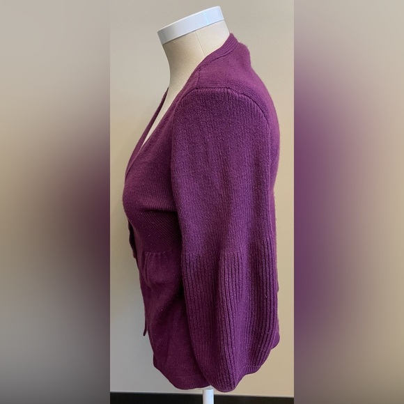 H&M purple soft acrylic full sleeve button up cardigan women's size Medium - Picture 2 of 7